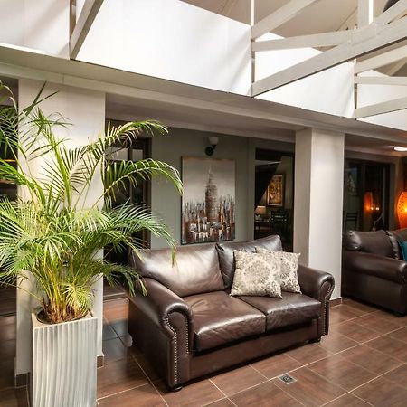 Lala Dene Lodge Bloemfontein Esterno foto