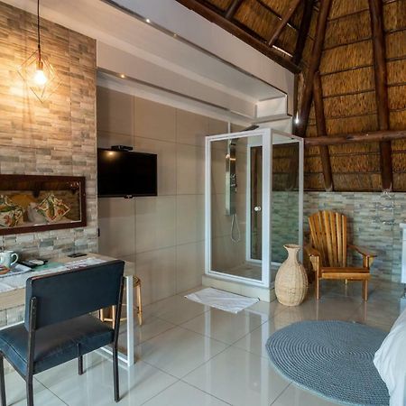 Lala Dene Lodge Bloemfontein Esterno foto