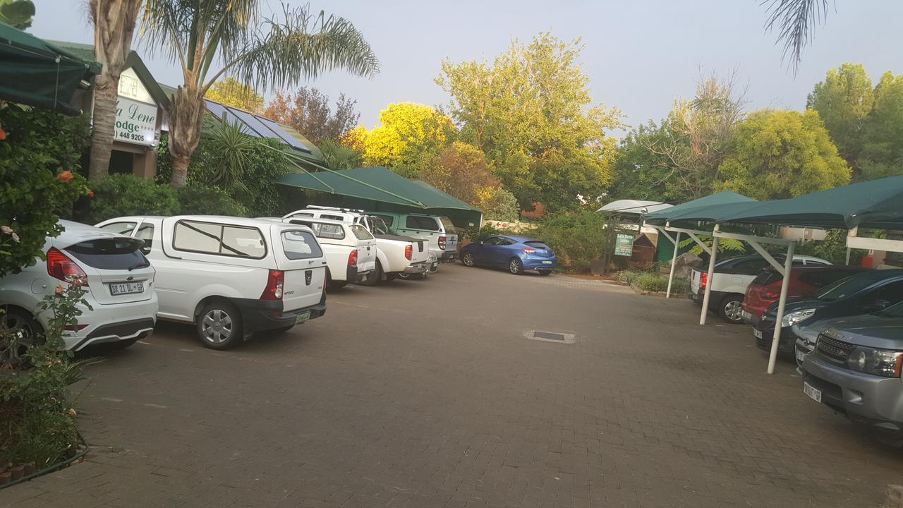 Lala Dene Lodge Bloemfontein Esterno foto