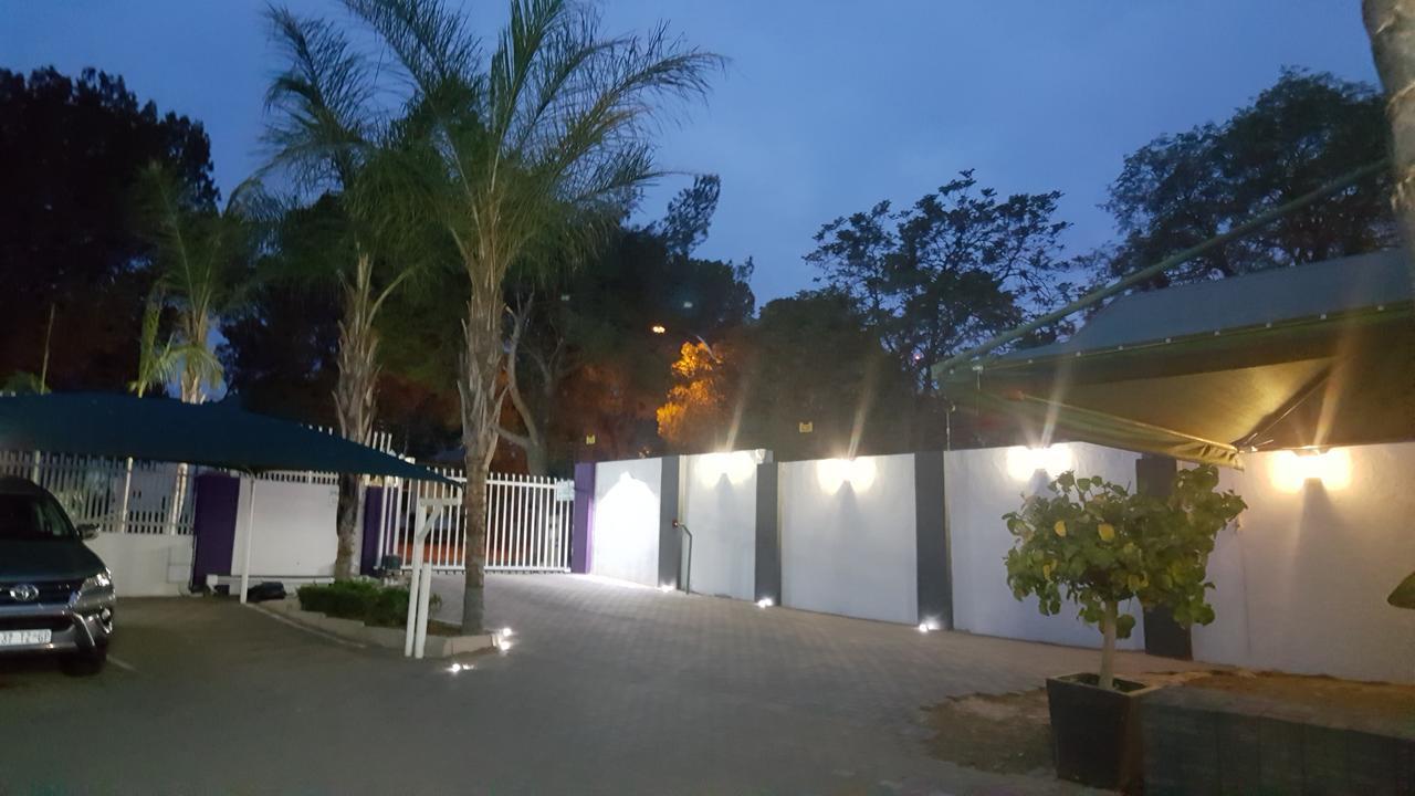 Lala Dene Lodge Bloemfontein Esterno foto