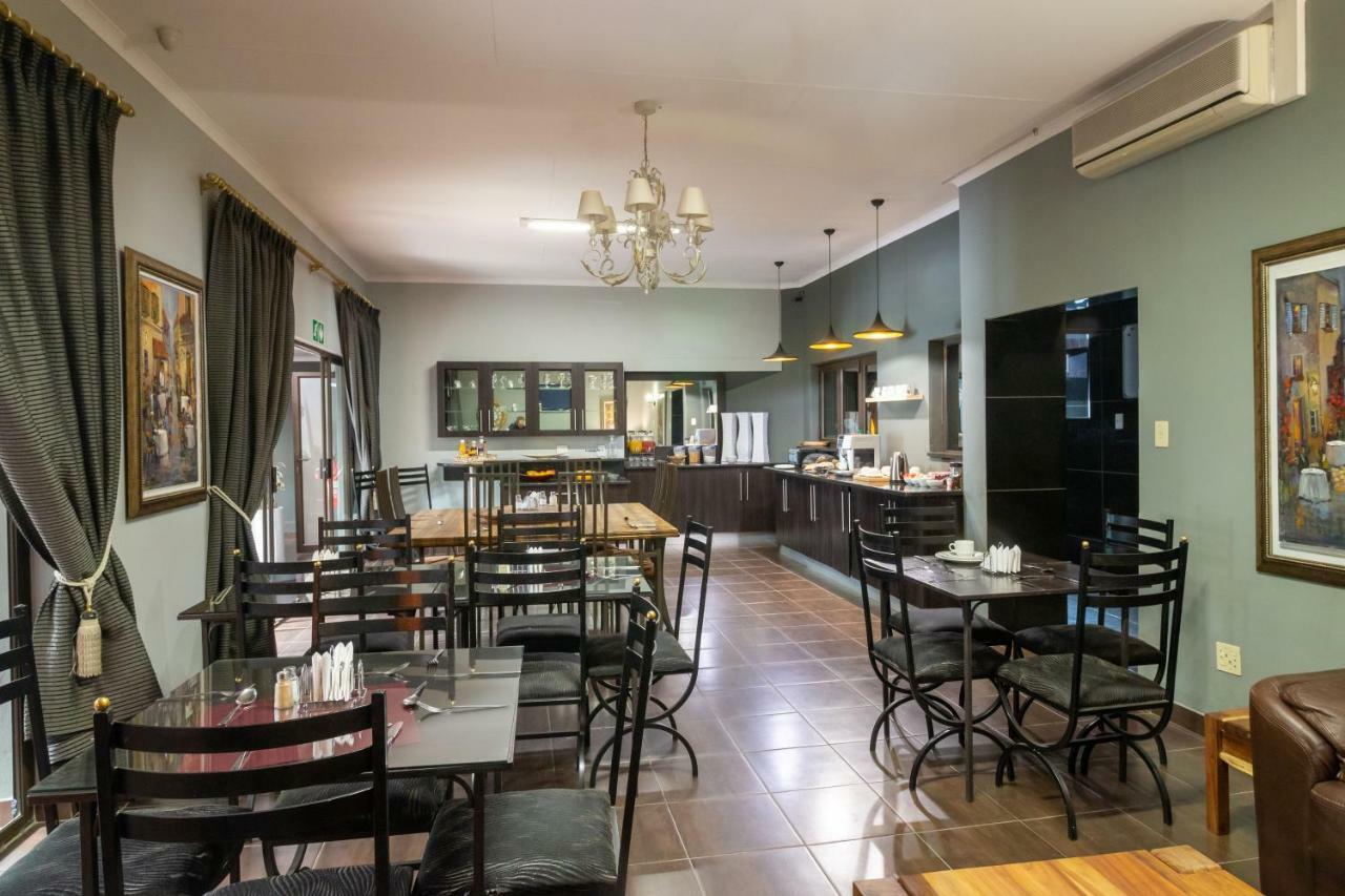Lala Dene Lodge Bloemfontein Esterno foto