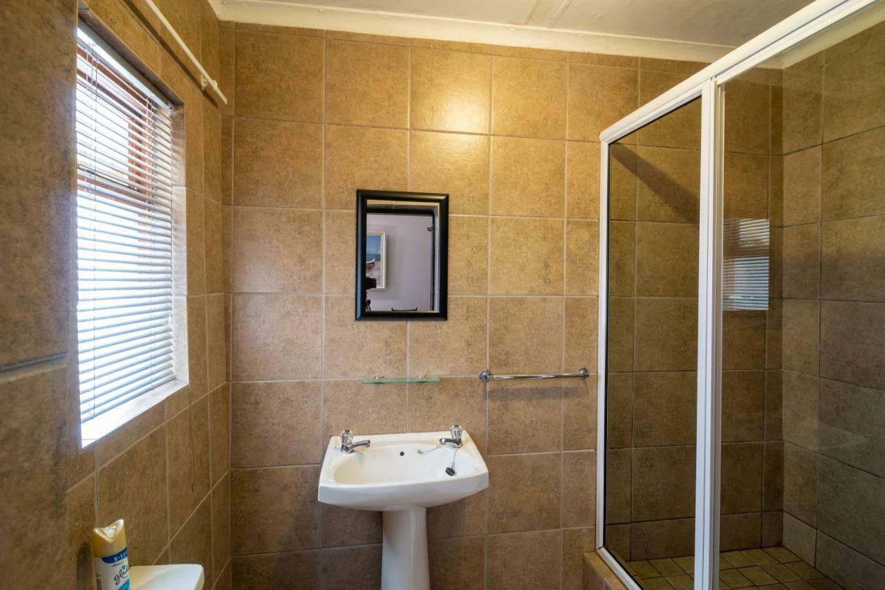 Lala Dene Lodge Bloemfontein Esterno foto