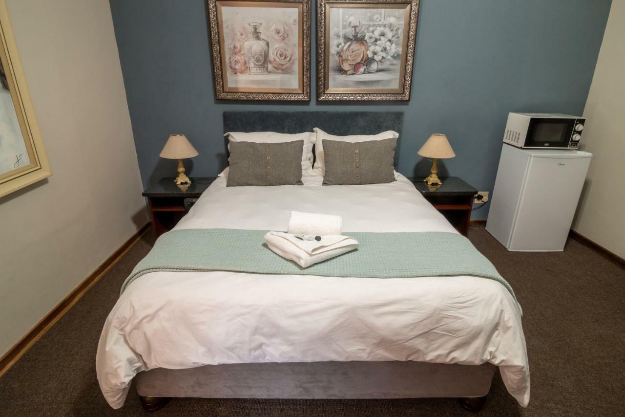 Lala Dene Lodge Bloemfontein Esterno foto