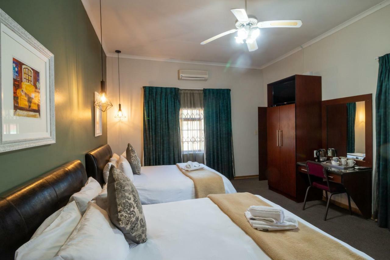 Lala Dene Lodge Bloemfontein Esterno foto
