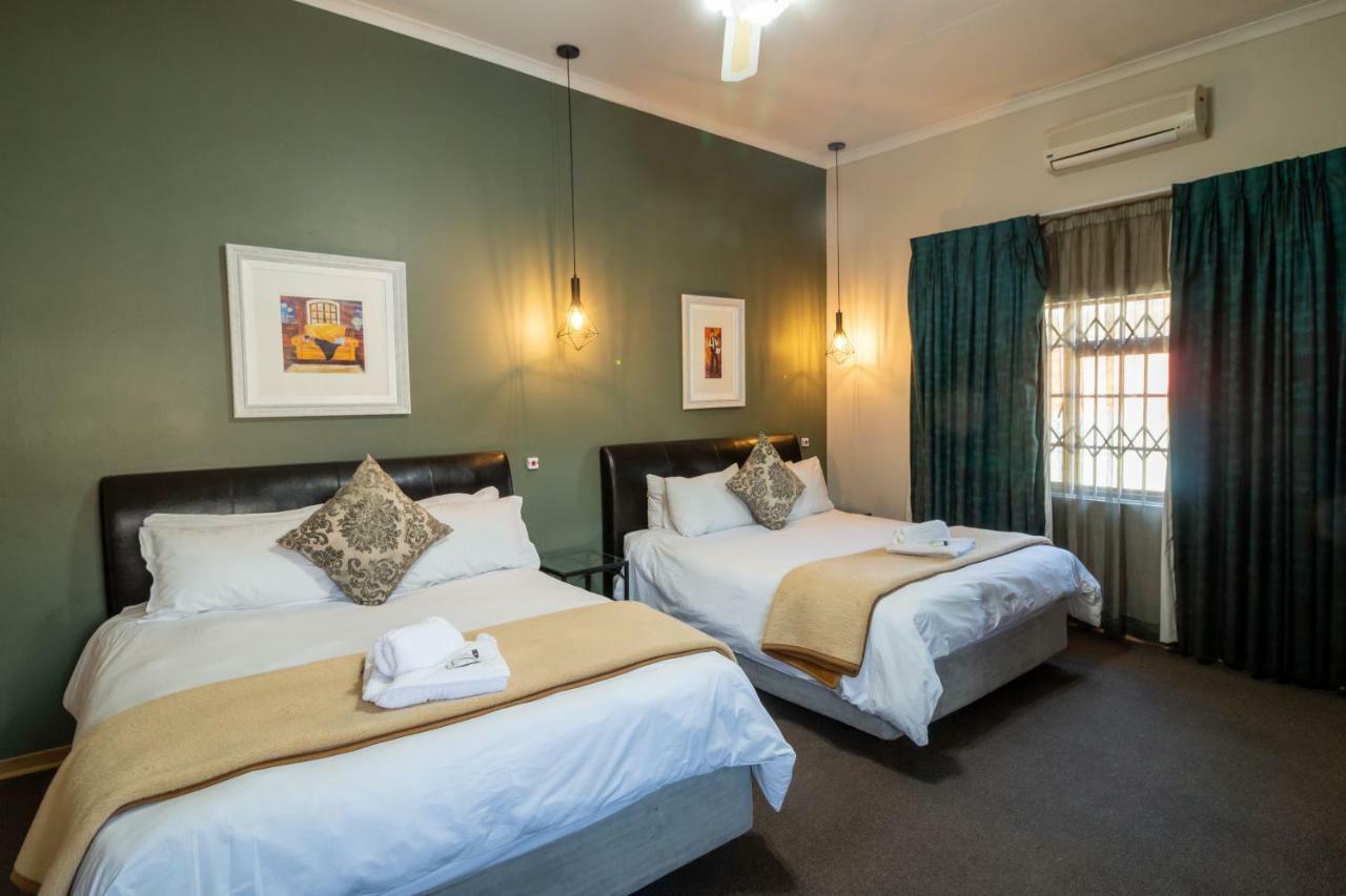 Lala Dene Lodge Bloemfontein Esterno foto
