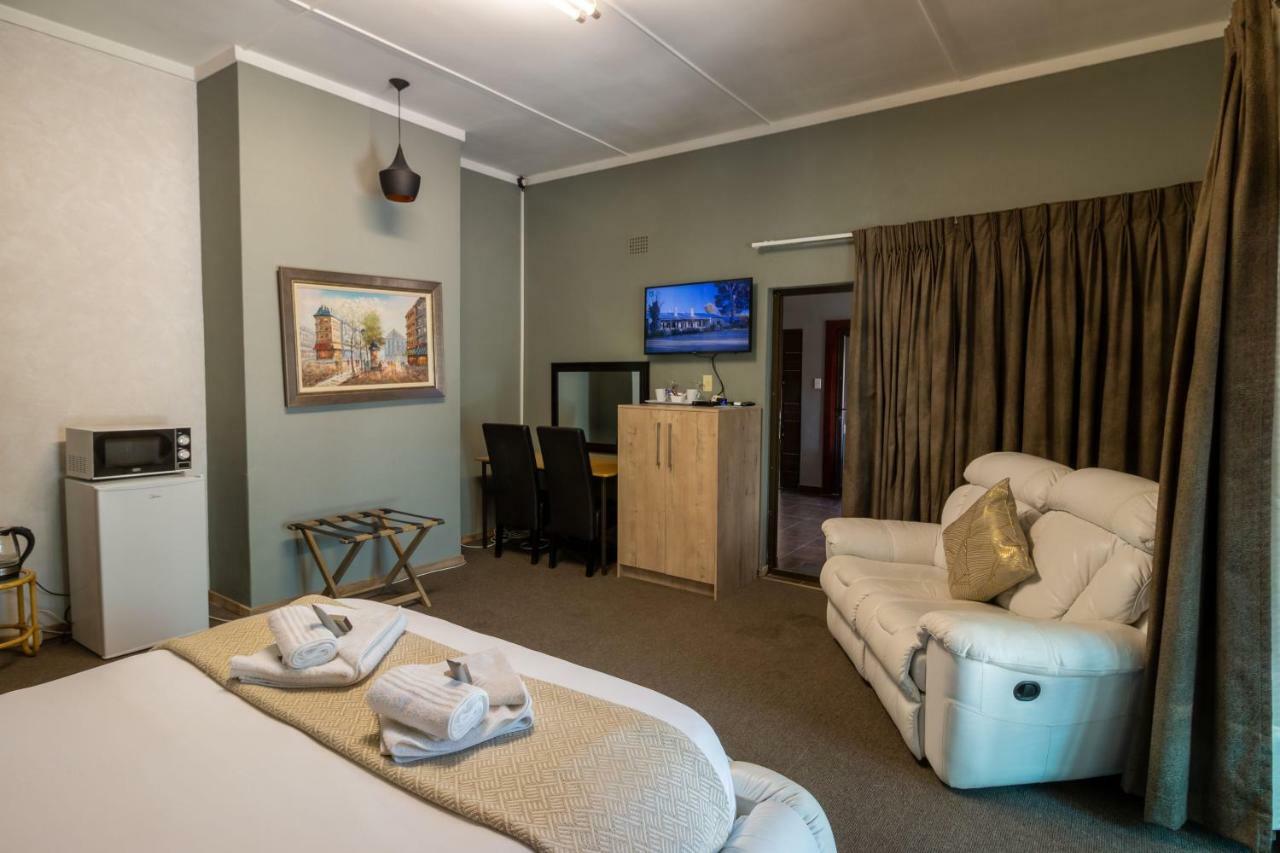 Lala Dene Lodge Bloemfontein Esterno foto
