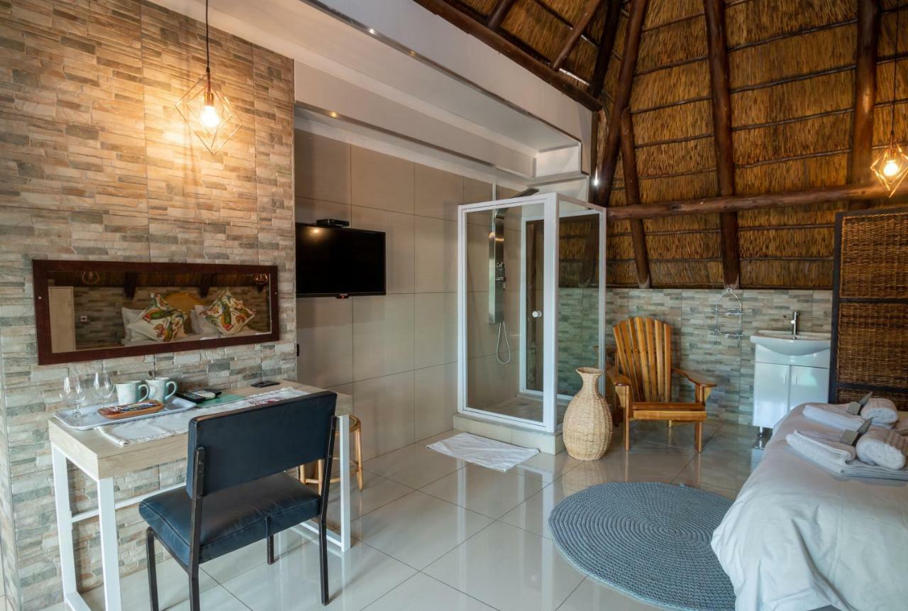 Lala Dene Lodge Bloemfontein Esterno foto