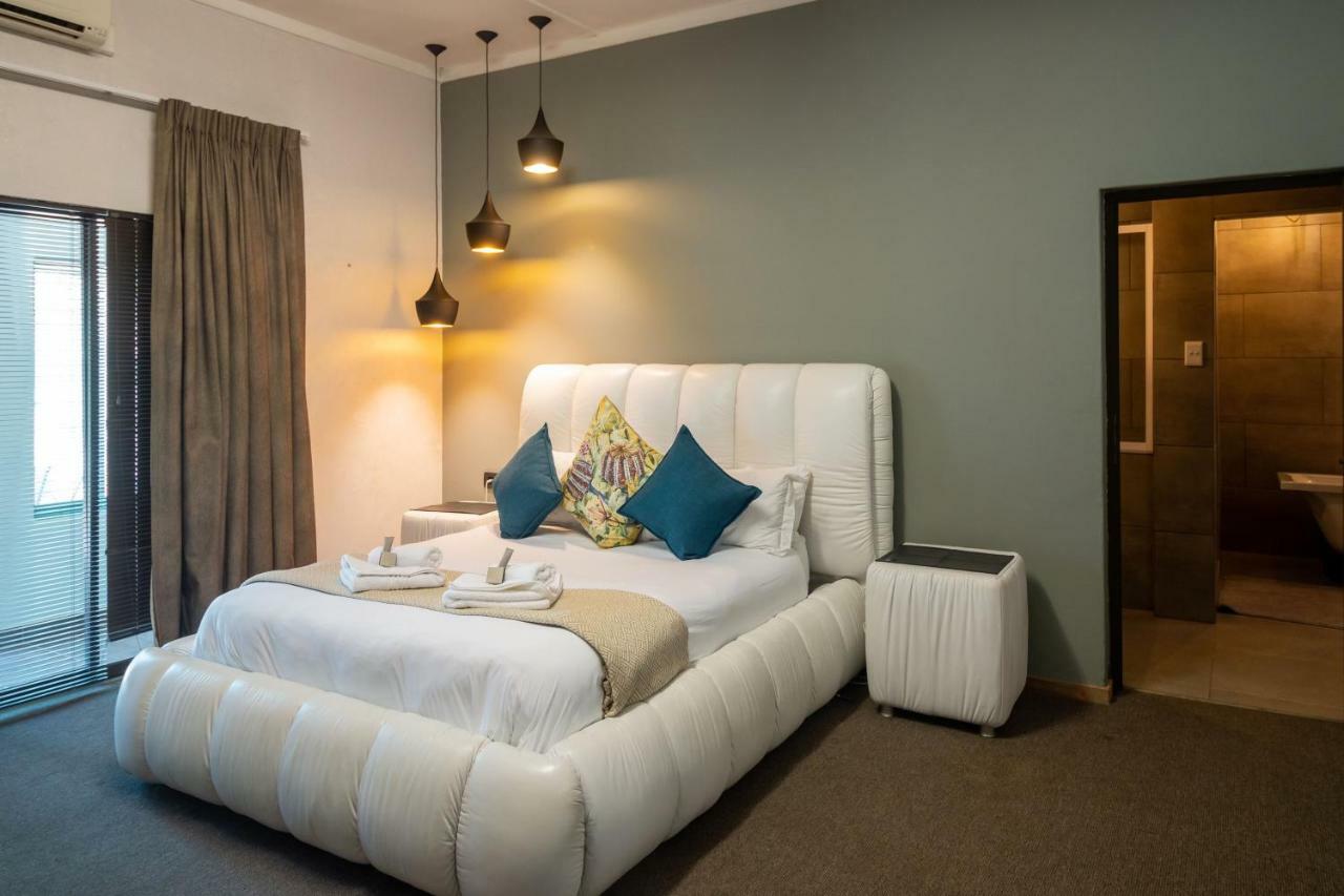 Lala Dene Lodge Bloemfontein Esterno foto